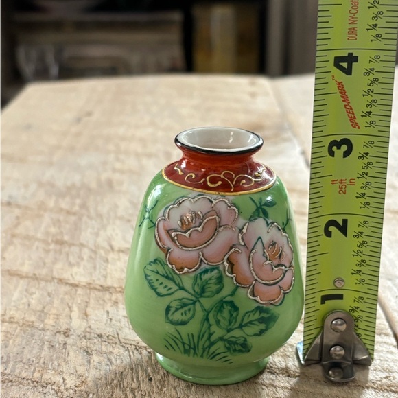 3” Tall Vintage Japanese Vase. Item 215 - Picture 7 of 7